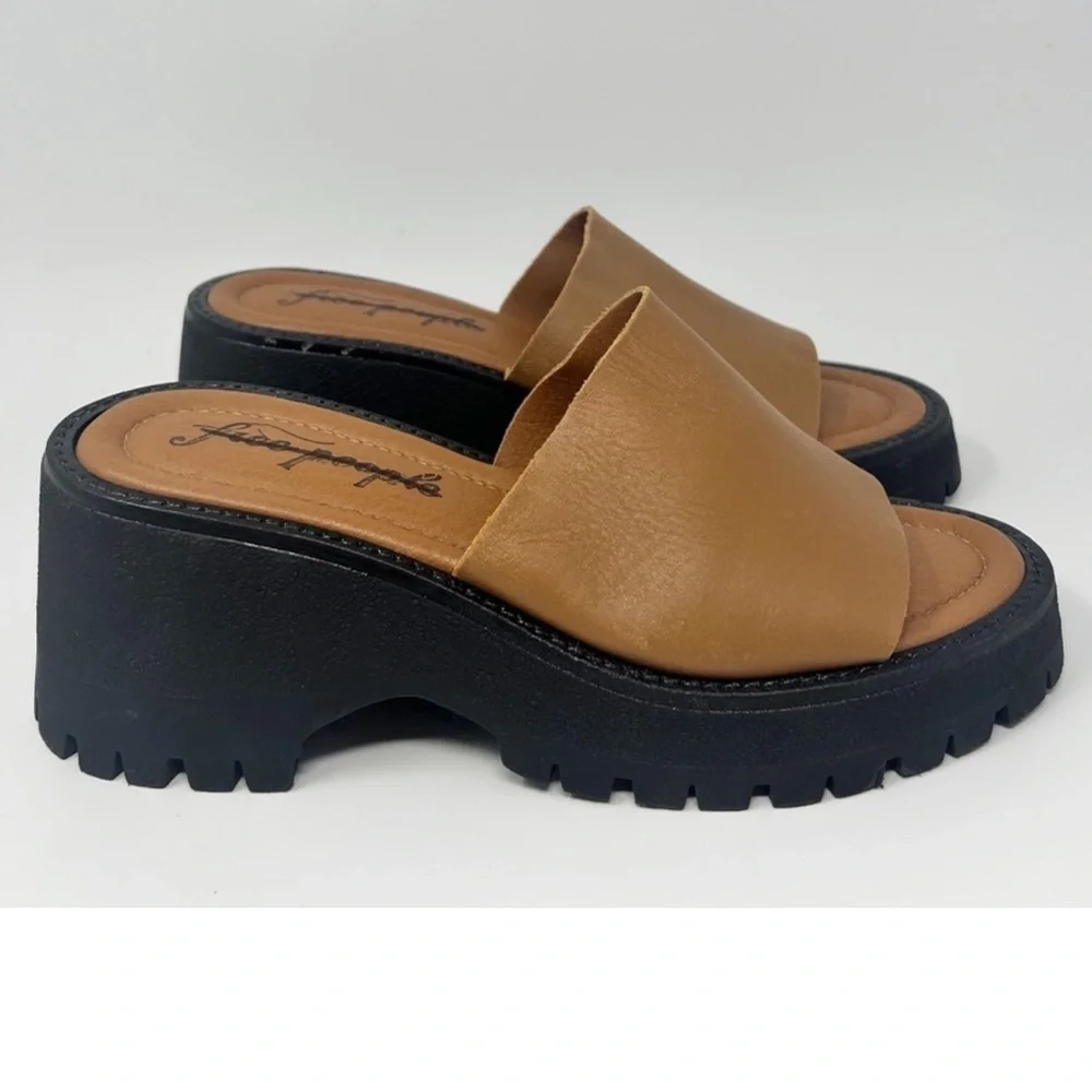 Free People Winona Leather Platform Slide. Size 39 / US Size 9. NWOT